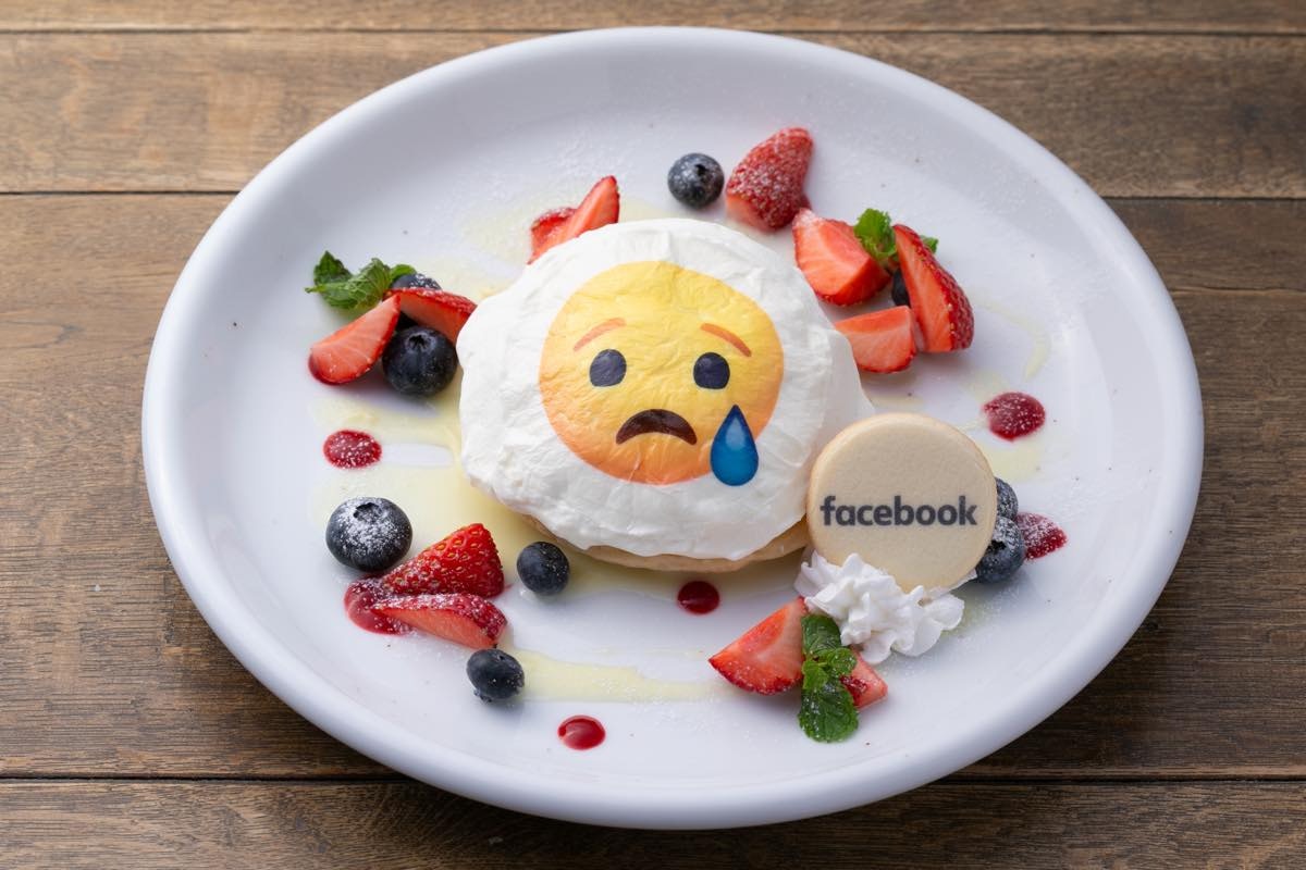 Facebook emoji pop up cafe-1