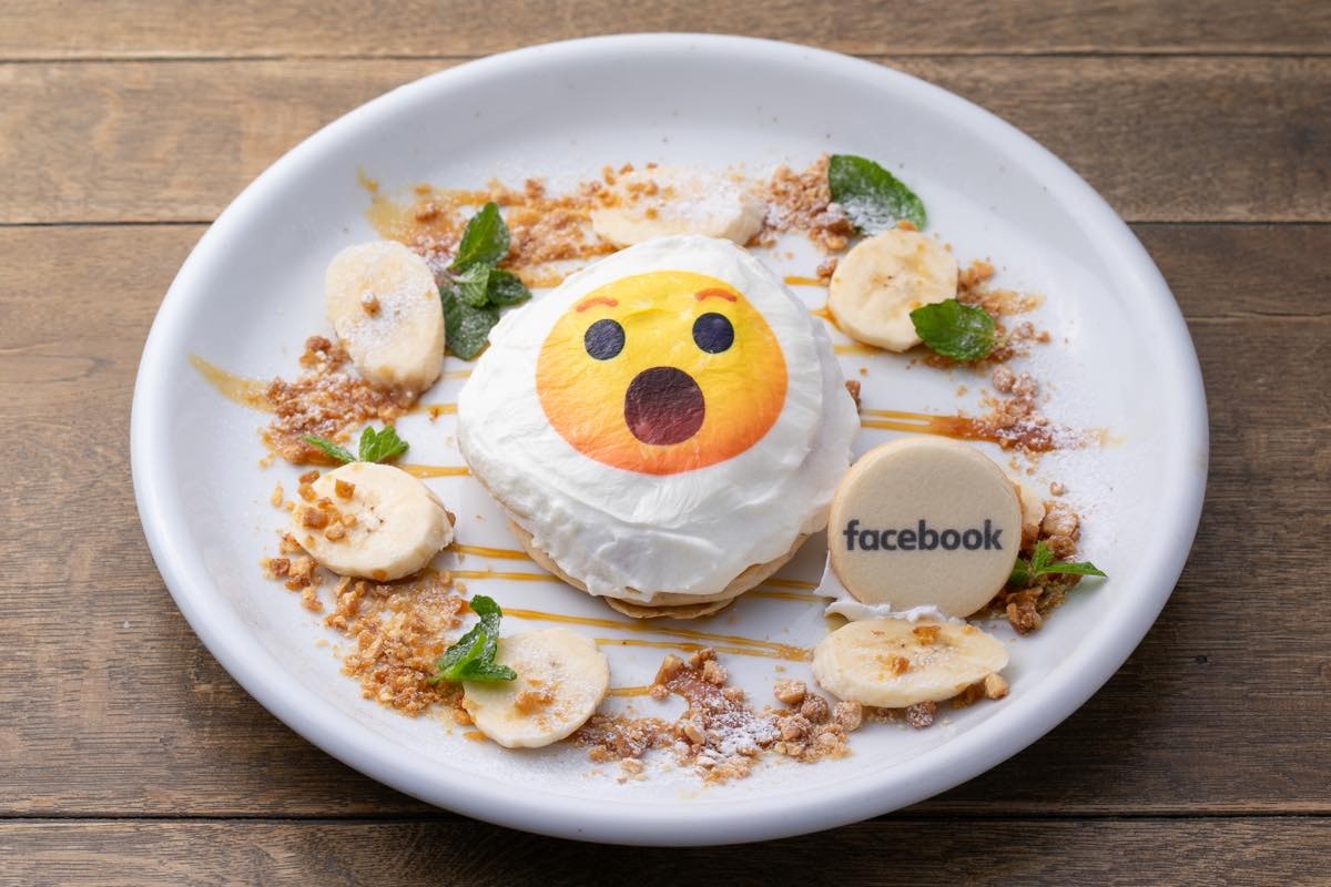 Facebook emoji pop up cafe-2